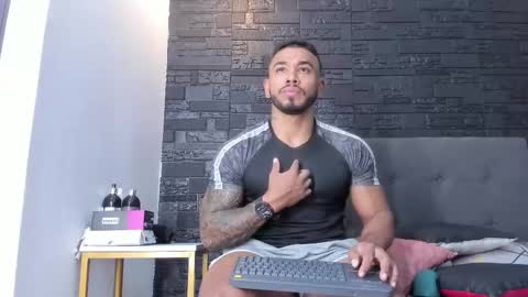 Snapshot of brock_hurn chatting on November 2, 8:33 pm brock_hurn online show from November 2, 8:33 pm