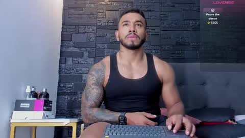 Snapshot of brock_hurn chatting on November 10, 8:41 pm brock_hurn online show from November 10, 8:41 pm