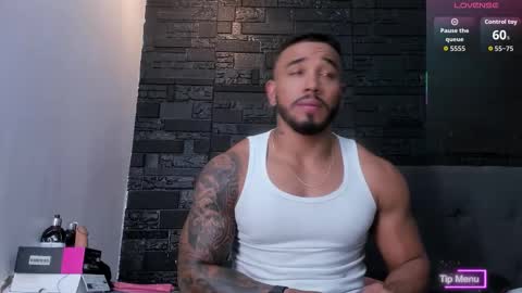 Snapshot of brock_hurn chatting on November 11, 9:04 pm brock_hurn online show from November 11, 9:04 pm