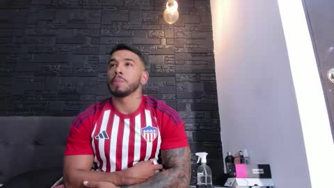 Snapshot of brock_hurn chatting on November 23, 8:19 pm brock_hurn online show from November 23, 8:19 pm