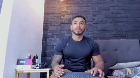 Snapshot of brock_hurn chatting on November 29, 9:07 pm brock_hurn online show from November 29, 9:07 pm