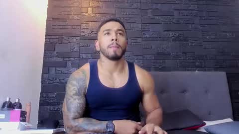 Snapshot of brock_hurn chatting on December 13, 8:47 pm brock_hurn online show from December 13, 8:47 pm