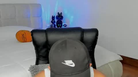 brody_dallas1 online show from April 8, 11:48 pm