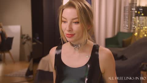 Snapshot of bronnica chatting on December 23, 7:09 pm Anna online show from December 23, 7:09 pm