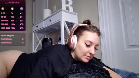 Snapshot of brookebee27 chatting on January 23, 8:15 am brookebee online show from January 23, 8:15 am