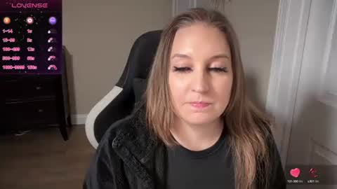 Snapshot of brookebee27 chatting on March 12, 1:47 am brookebee online show from March 12, 1:47 am