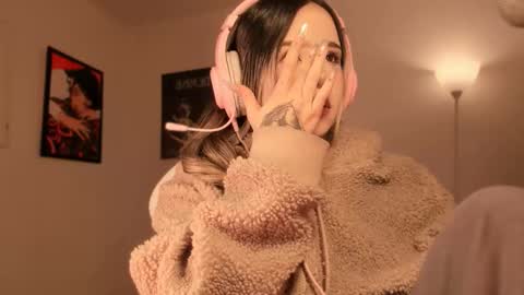 Nat  Independent model  Please help me to reach 200 thumbs up online show from January 15, 4:17 am