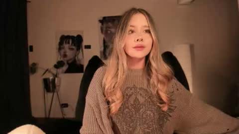 Nat  Independent model  Please help me to reach 200 thumbs up online show from February 14, 5:26 am