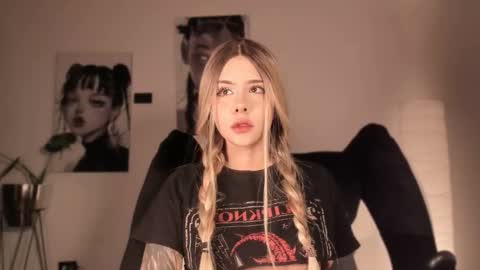 Nat  Independent model  Please help me to reach 200 thumbs up online show from February 24, 2:53 am