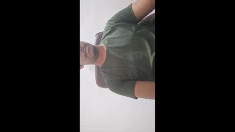 Snapshot of brownguy2505 chatting on December 5, 6:44 am brownguy2505 online show from December 5, 6:44 am