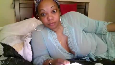 brownroundrenee online show from April 4, 10:02 am
