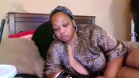 brownroundrenee online show from June 21, 11:57 am