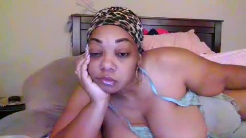 brownroundrenee online show from August 1, 11:09 am