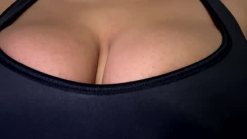 Snapshot of brownsugar0910 chatting on March 5, 1:39 pm EtherealLilac online show from March 5, 1:39 pm