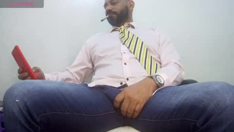 Snapshot of bruce_bigg chatting on May 10, 9:53 pm Bruce online show from May 10, 9:53 pm