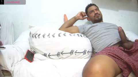 Snapshot of bruce_bigg chatting on June 8, 12:14 am Bruce online show from June 8, 12:14 am