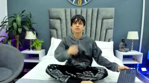 Bruce Hans online show from September 30, 11:48 am