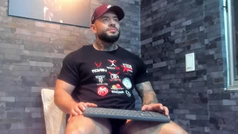 brucedallas online show from June 8, 1:50 am