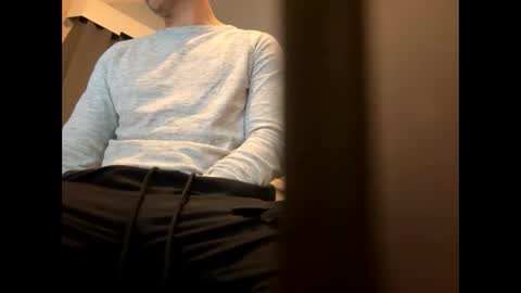 Snapshot of brucelogan80 chatting on October 1, 12:05 am brucelogan80 online show from October 1, 12:05 am