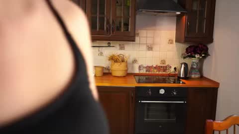 Tess online show from May 1, 2:21 pm