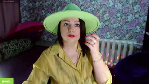 Julia online show from April 25, 9:01 pm