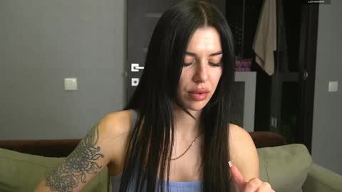 Snapshot of brunette_from_the_moon chatting on January 11, 8:32 pm Alice online show from January 11, 8:32 pm