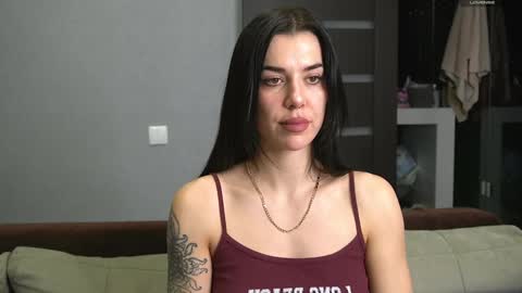 Snapshot of brunette_from_the_moon chatting on January 18, 7:04 pm Alice online show from January 18, 7:04 pm