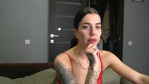 Snapshot of brunette_from_the_moon chatting on February 7, 9:15 pm Alice online show from February 7, 9:15 pm