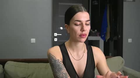 Snapshot of brunette_from_the_moon chatting on February 15, 8:11 pm Alice online show from February 15, 8:11 pm