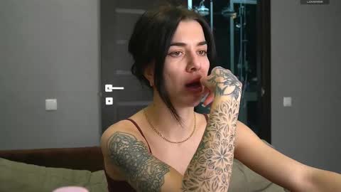 Snapshot of brunette_from_the_moon chatting on February 16, 9:48 pm Alice online show from February 16, 9:48 pm