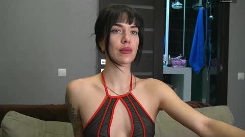 Snapshot of brunette_from_the_moon chatting on March 5, 8:53 pm Alice online show from March 5, 8:53 pm