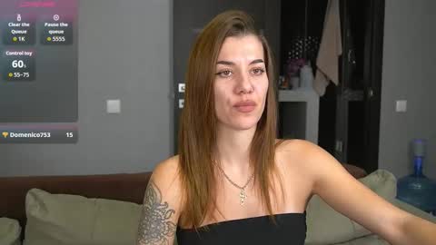 Snapshot of brunette_from_the_moon chatting on November 19, 9:15 pm Alice online show from November 19, 9:15 pm