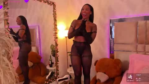 Snapshot of brunettklaryss chatting on November 8, 8:03 am Brenda online show from November 8, 8:03 am