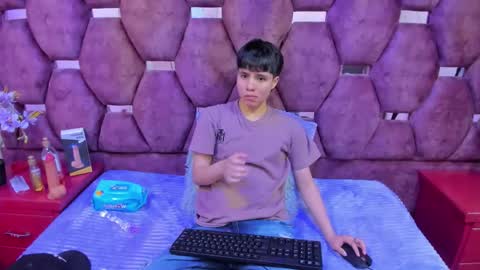 Snapshot of bruno_cruz chatting on October 22, 2:23 am Bruno Cruz online show from October 22, 2:23 am