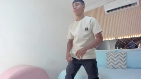 Snapshot of bruno_fox_ chatting on June 20, 7:16 pm Bruno online show from June 20, 7:16 pm