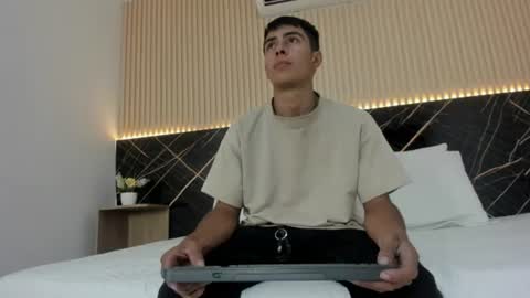 Snapshot of bruno_fox_ chatting on June 29, 6:52 pm Bruno online show from June 29, 6:52 pm