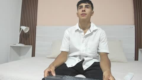 Snapshot of bruno_fox_ chatting on July 20, 8:22 pm Bruno online show from July 20, 8:22 pm