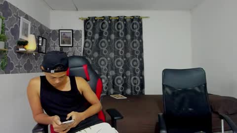 Snapshot of bruno_snow chatting on October 13, 3:39 am bruno_snow online show from October 13, 3:39 am