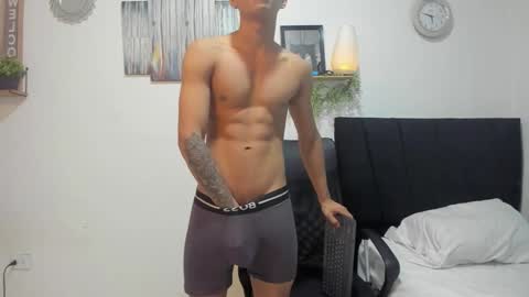 Snapshot of bruno_snow chatting on December 4, 3:38 am bruno_snow online show from December 4, 3:38 am