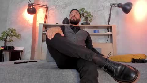 Snapshot of bruno_woods chatting on December 16, 1:27 pm Andres Suarez online show from December 16, 1:27 pm