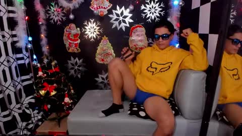 Snapshot of brunocuttie94 chatting on December 29, 8:26 pm Join my fan club here 150 tokens a month online show from December 29, 8:26 pm