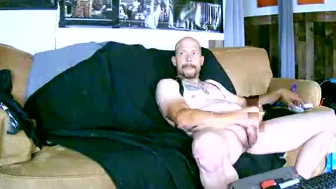 Snapshot of brutal3anddone chatting on April 18, 6:34 pm brutal3anddone online show from April 18, 6:34 pm