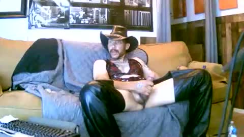 Snapshot of brutal3anddone chatting on May 17, 6:11 am brutal3anddone online show from May 17, 6:11 am