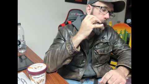 Snapshot of brutalmaster1983 chatting on January 17, 7:05 pm BRUTALMASTER1983 online show from January 17, 7:05 pm