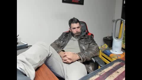 Snapshot of brutalmaster1983 chatting on November 6, 7:15 pm BRUTALMASTER1983 online show from November 6, 7:15 pm