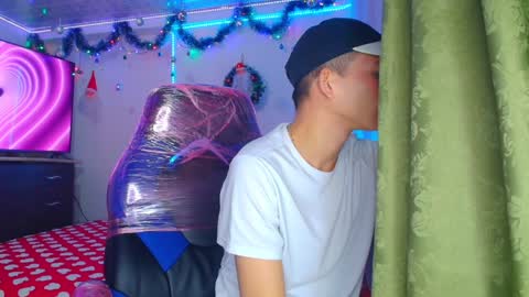 Snapshot of bryam_hot chatting on December 16, 2:15 am BRYAM INDEPENDENT MODEL online show from December 16, 2:15 am