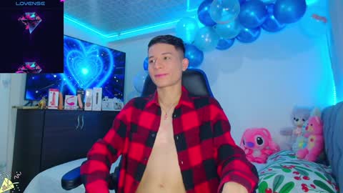 Snapshot of bryam_hot chatting on January 17, 12:53 am BRYAM INDEPENDENT MODEL online show from January 17, 12:53 am