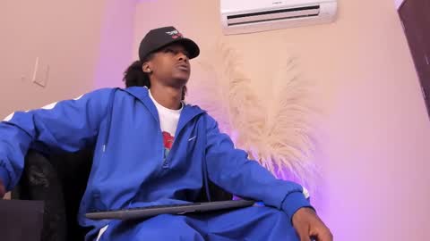 Snapshot of bryxxxon1 chatting on February 18, 3:21 pm Bryxon online show from February 18, 3:21 pm