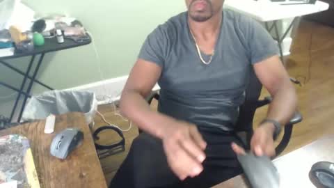 Snapshot of btd313 chatting on October 7, 2:20 am btd313 online show from October 7, 2:20 am