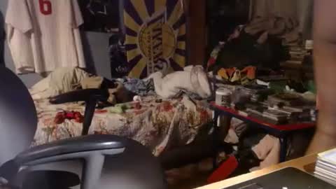 Snapshot of bubbasmalls chatting on February 4, 6:46 am Bubba Smalls online show from February 4, 6:46 am